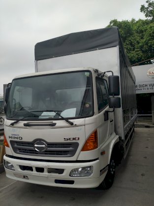 Xe tải Hino FC thùng chở xe máy