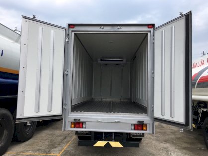 Xe tải Isuzu QKR270  thùng Đông lạnh 1.9 tấn