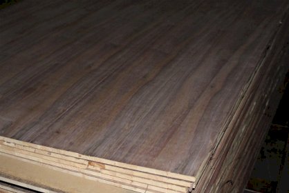 Gỗ ghép cao su phủ veneer óc chó (walnut) 1 mặt A 15x1200x2400 Nam Trung JSC GGCSCCVNwalnut1M-2