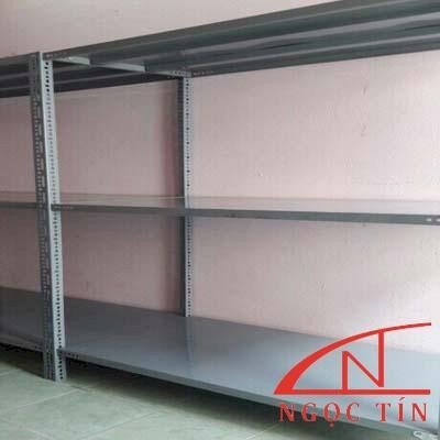 Kệ sắt V lỗ Ngọc Tín 05