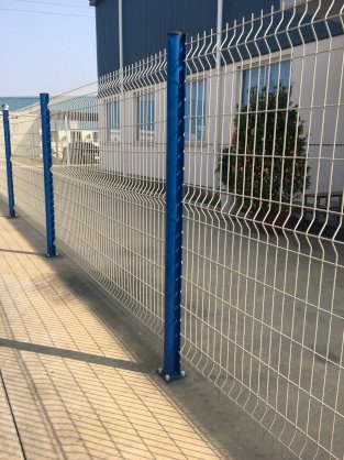 Hàng rào lưới thép D4, D5 mắt (50x150) Hưng Thịnh