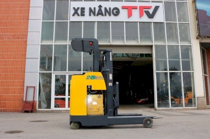 Xe nâng điện Reach truck 2.5 tấn komatsu FB25RN-4. Khung V3000. Sản xuất 2014