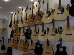 Việt Thanh - Hàng Trăm Guitar Nhập Khẩu: Fender, Takamine, Taylor, Ibanez, Suzuki, Kapok....