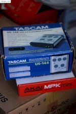 Cần Để Lại 1 Đàn Midi Akai Mpk Mini Và 1 Sound Card Tascam