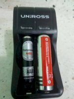 Bộ Sạc Pin Và 02 Pin Uniross Batteries Sas +2Aa 1000Mah Dùng Cho Micro Không Dây