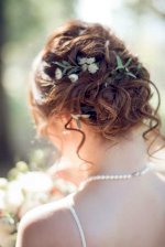 Điểm danh những món phụ kiện giúp cô dâu tóc dài  xinh hơn trong ngày cưới