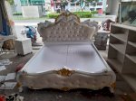 Giường Hoàng Gia Cũ 1M8 X 2M Mới 95% Thanh Lý Giá Rẻ