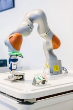 Kuka Robot Cho Ngành Điện Tử| Rigellifeciences Vietnam| Urawa Vietnam