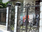 Cửa cổng mạ kẽm sơn tĩnh điện Villafences BT-4