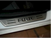 Bệ bước trong Kia Forte
