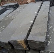 Đá basalt chẻ tay tự nhiên 150x150x1000