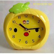 Đồng hồ để bàn hình táo 90