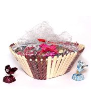 Hoglatto (nuts) Assorted Basket Of Chocolates - 1500 Gm