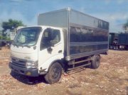 Xe tải thùng kín Hino WU342L-4,9 tấn