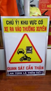 Biển báo an toàn lao động công trường khung nhôm  - Khu vực có xe ra vào thường xuyên