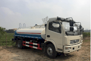 Xe phun nước rửa đường tưới cây Dongfeng 5 khối