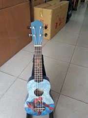 Đàn Ukulele màu xanh hình siêu nhân DU-P300