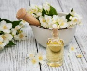 Tinh Mùi Hoa Lài (Jasmine)- Công ty Trần Tiến - 1,1kg/chai
