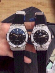 Đồng hồ nam Hublot vỏ trắng màu đen 02