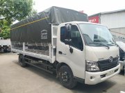 Xe tải Hino  XZU730L  5 tấn  thùng bạt  inox 2019