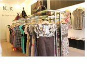 Kệ inox trưng bày shop quần áo Hải Minh hl09