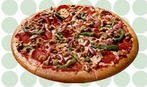 Pizza với cà chua, pho ma, hành, nấm, olive (loại nhỏ)