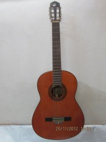 Guitar Yamaha G70D