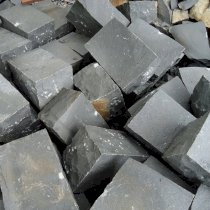 Đá basalt chẻ tay tự nhiên 200x250x400