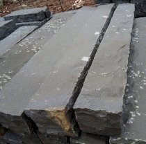 Đá basalt chẻ tay tự nhiên 150x150x1000