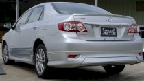 Đuôi gió liền cốp Toyota Corolla Altis 2010