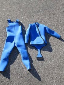 Blue Farmer John 2 pc wetsuit size small- 6mm thick