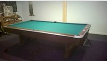 Brunswick Pool Table excellent condition! 9' SIMONIS felt