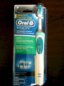 Bàn chải đánh rắng điện Oral-B