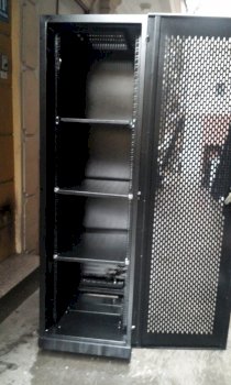 Tủ rack KTV 42U-D1000 cửa lưới