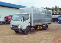Xe tải thùng kín Hino WU352, tải trọng 4,1 tấn