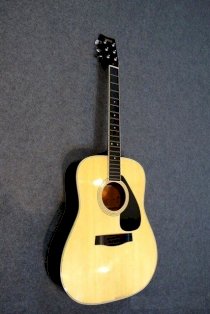 Acoustic Guitar Yamaha FG-201B