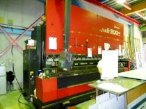 Máy chấn thủy lực Amada 4m 200 tấn ( 1997 )