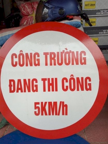 Biển báo công trường đang thi công