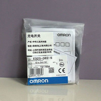 Cảm biến quang thu phát chung Omron E3ZG-D82-S 2M