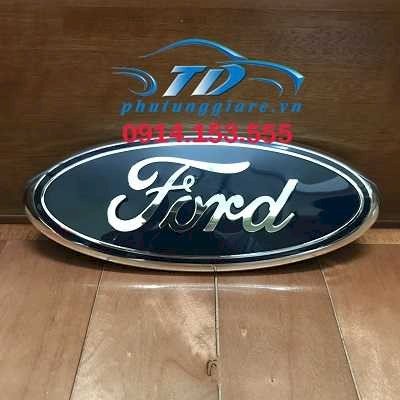 Logo trước Ford Transit