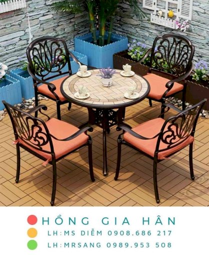 Bàn ghế sắt nghệ thuật Hồng Gia Hân SD003