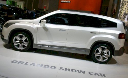 2014-Chevrolet-Orlando-side.jpg