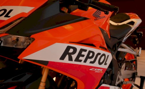 Cận cảnh môtô Honda CBR250RR bản Repsol giá 122 triệu