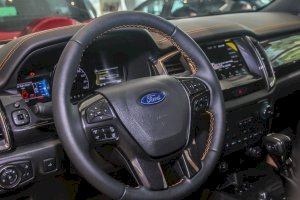 So sánh Ford Ranger 2019 và Toyota Hilux 2019 về vô-lăng 3