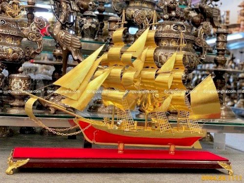 Mẫu thuyền buồm mạ vàng dài 85cm cao 55cm rộng 12cm đế gỗ 