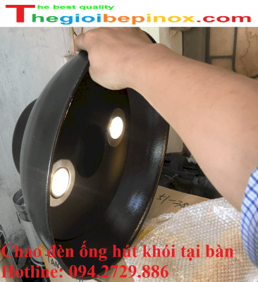 Chao đèn ống hút khói tại bàn nhà hàng lẩu nướng