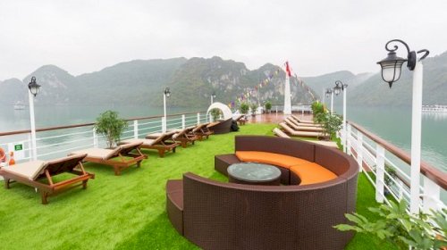 Khu vực sundeck trên du thuyền Mon Cheri