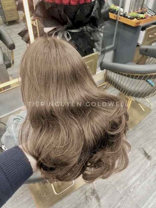 Tóc của bạn là niềm tự hào của chúng tôi. Đội ngũ stylist giàu kinh nghiệm của chúng tôi cam kết mang đến cho bạn một kiểu tóc đẹp, phong cách và đầy cá tính. Hãy đến với chúng tôi để cảm nhận sự uy tín và chuyên nghiệp.