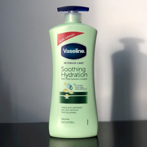 Sữa dưỡng thể Vaseline xanh lá Total Moisture Aloe Fresh Hydrating Body Lotion 725ml mẫu mới