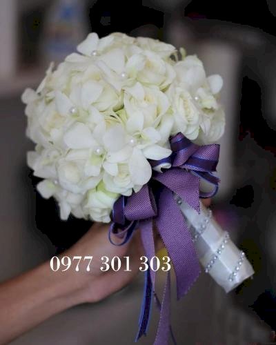 Hoa lan hồ điệp trắng làm hoa cưới cầm tay cô dâu ý nghĩa 